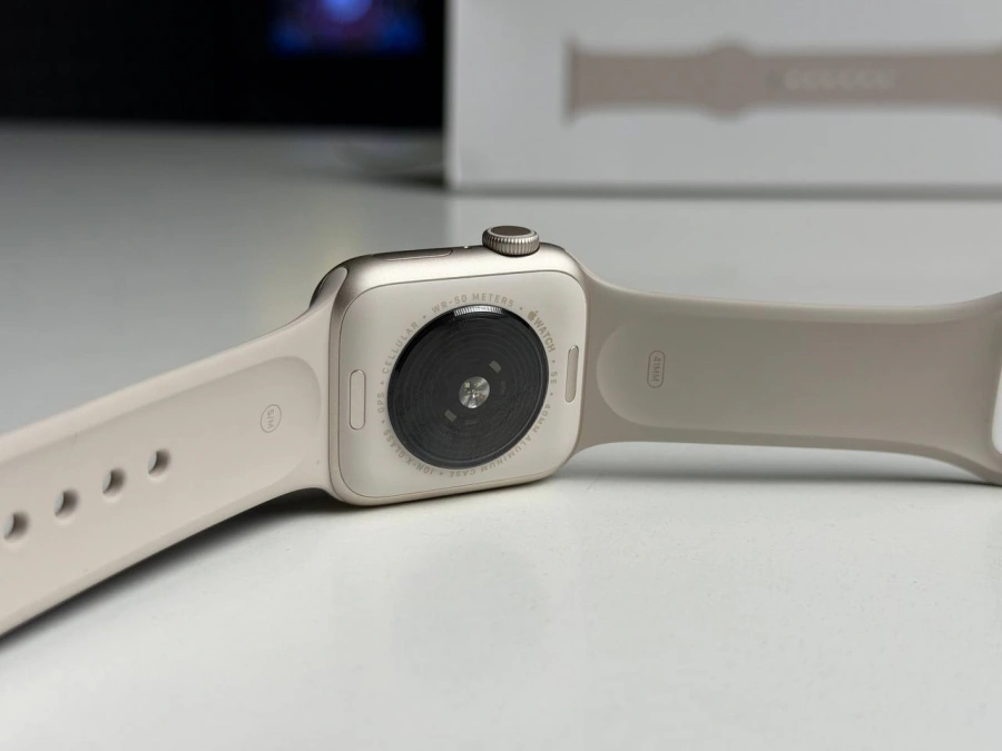 ВІТРИННИЙ Apple Watch SE 3 GPS + Cellular 40mm Starlight Aluminum Case with Starlight Sport Band - S/M (MEP64) - Стан: ідеальний | Акумулятор: 100% | Комплектація: повний, без коробки | Гарантія: 3 міс.