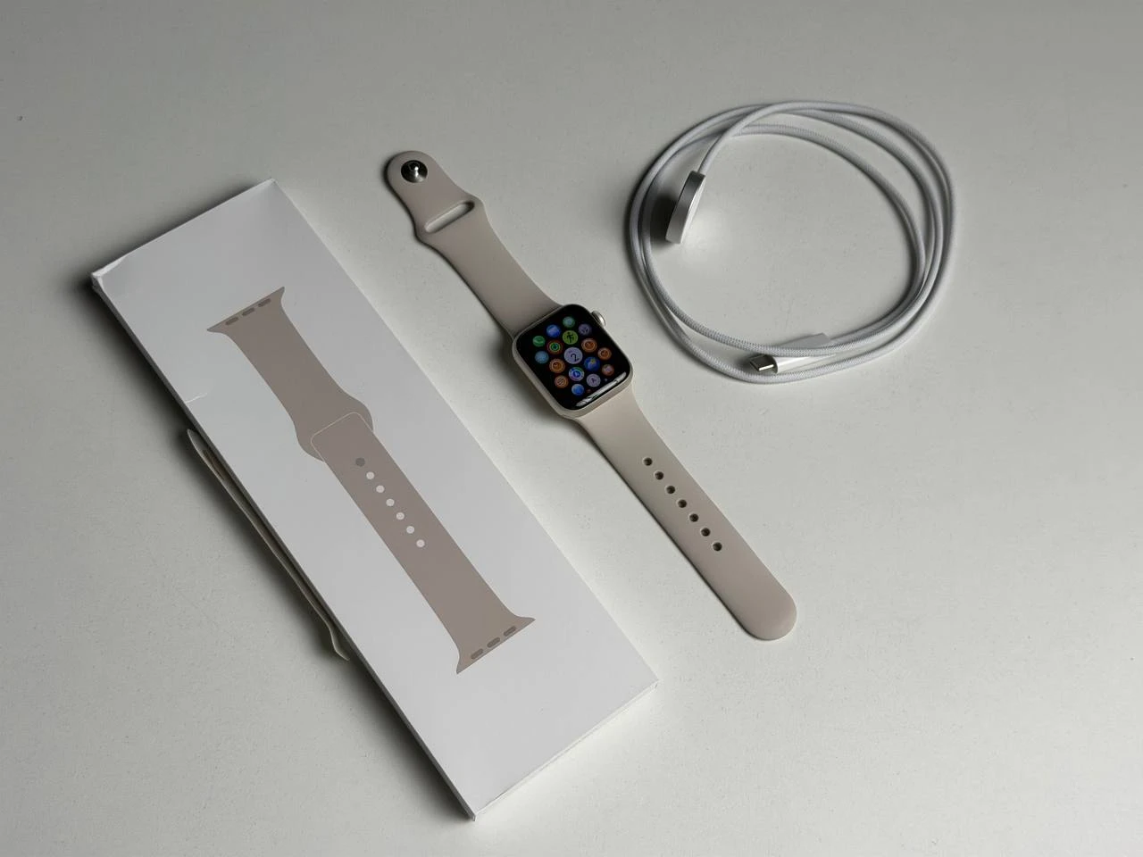 ВІТРИННИЙ Apple Watch SE 3 GPS + Cellular 40mm Starlight Aluminum Case with Starlight Sport Band - S/M (MEP64) - Стан: ідеальний | Акумулятор: 100% | Комплектація: повний, без коробки | Гарантія: 3 міс.