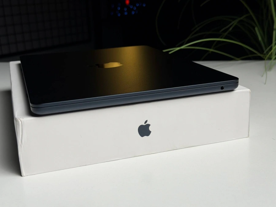 ВИТРИННЫЙ MacBook Air 13" M5/10CPU/10GPU/24GB/512GB Midnight 2026 (Z1L6000RQ) - Состояние: хорошее | Аккумулятор: 100% | Комплектация: полный | Гарантия: 3 мес.
