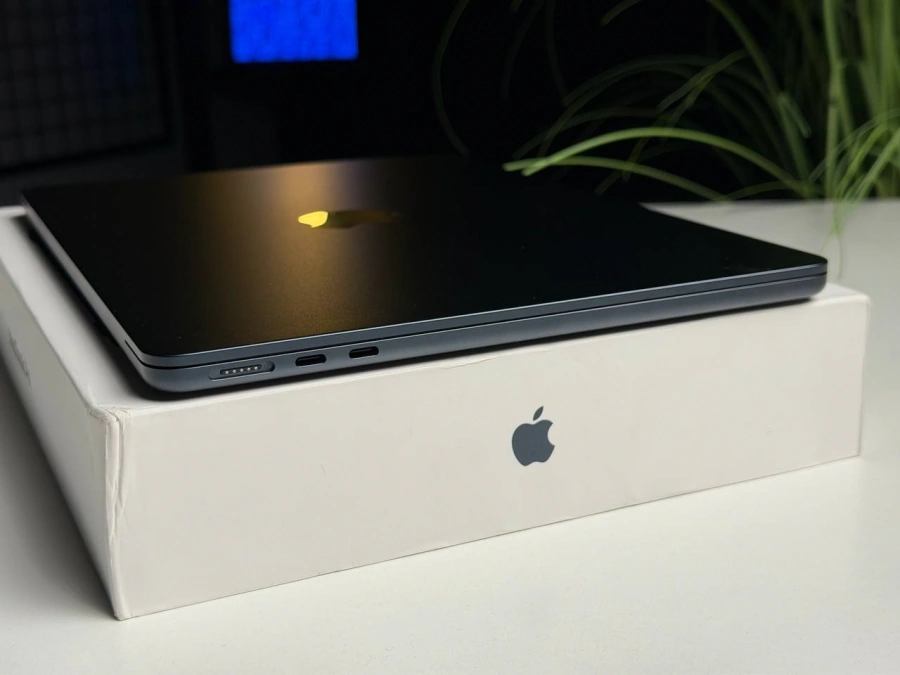 ВИТРИННЫЙ MacBook Air 13" M5/10CPU/10GPU/24GB/512GB Midnight 2026 (Z1L6000RQ) - Состояние: хорошее | Аккумулятор: 100% | Комплектация: полный | Гарантия: 3 мес.