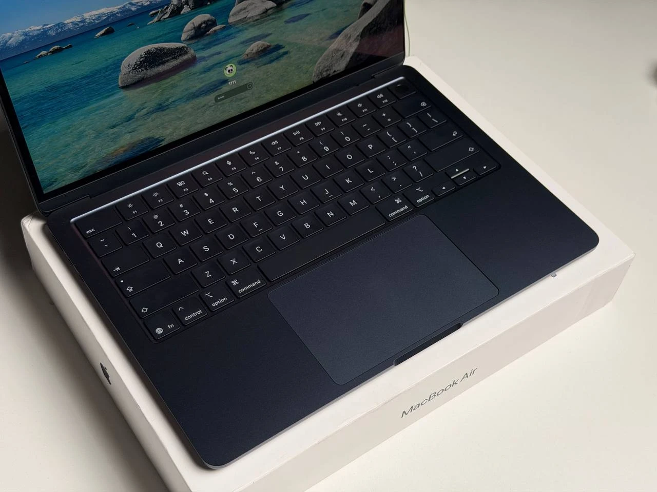 ВИТРИННЫЙ MacBook Air 13" M5/10CPU/10GPU/24GB/512GB Midnight 2026 (Z1L6000RQ) - Состояние: хорошее | Аккумулятор: 100% | Комплектация: полный | Гарантия: 3 мес.