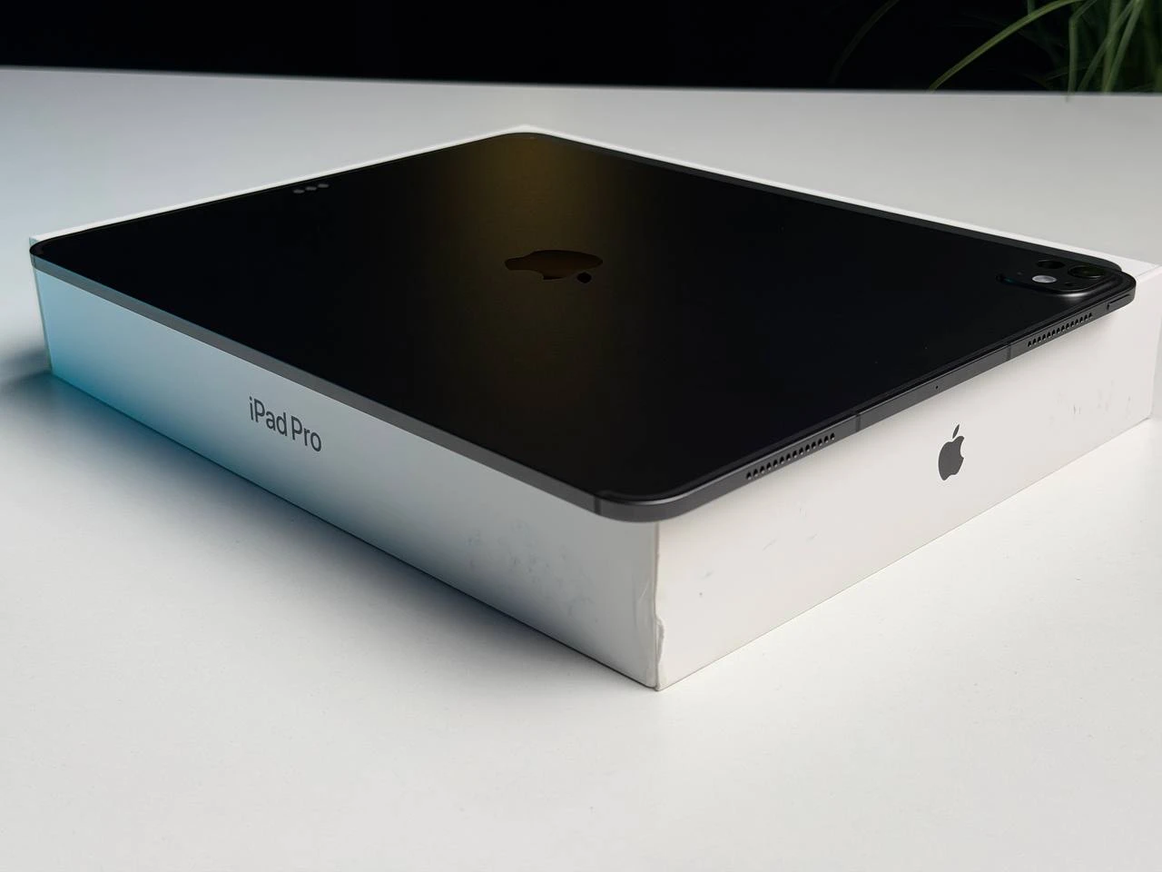 ВІТРИННИЙ Планшет Apple iPad Pro 13" M5 2025 Wi-Fi + Cellular 256GB with Standard glass - Space Black (ME7W4) - Стан: ідеальний | Акумулятор: 100% | Комплектація: повний | Гарантія: 3 міс.