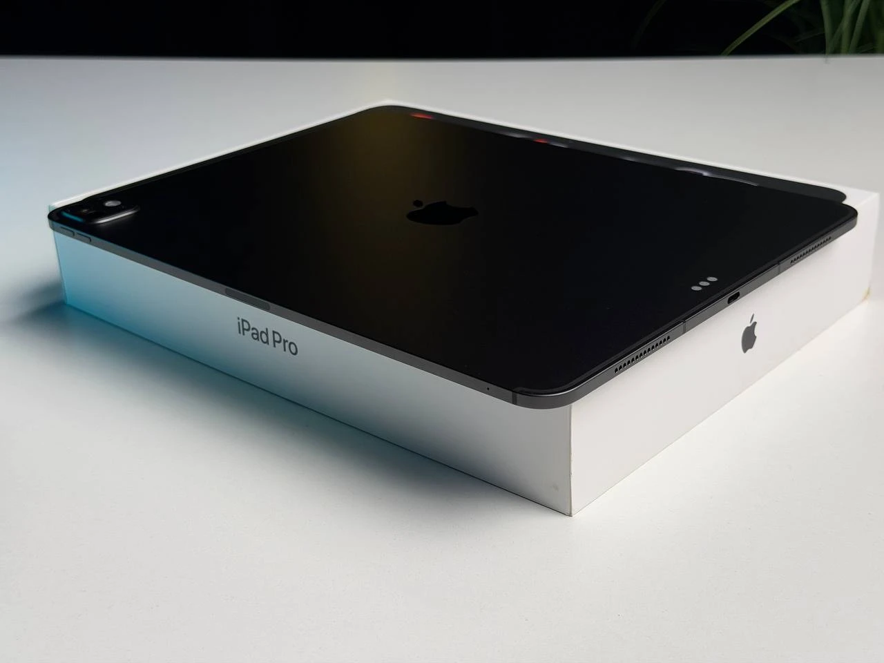 ВІТРИННИЙ Планшет Apple iPad Pro 13" M5 2025 Wi-Fi + Cellular 256GB with Standard glass - Space Black (ME7W4) - Стан: ідеальний | Акумулятор: 100% | Комплектація: повний | Гарантія: 3 міс.