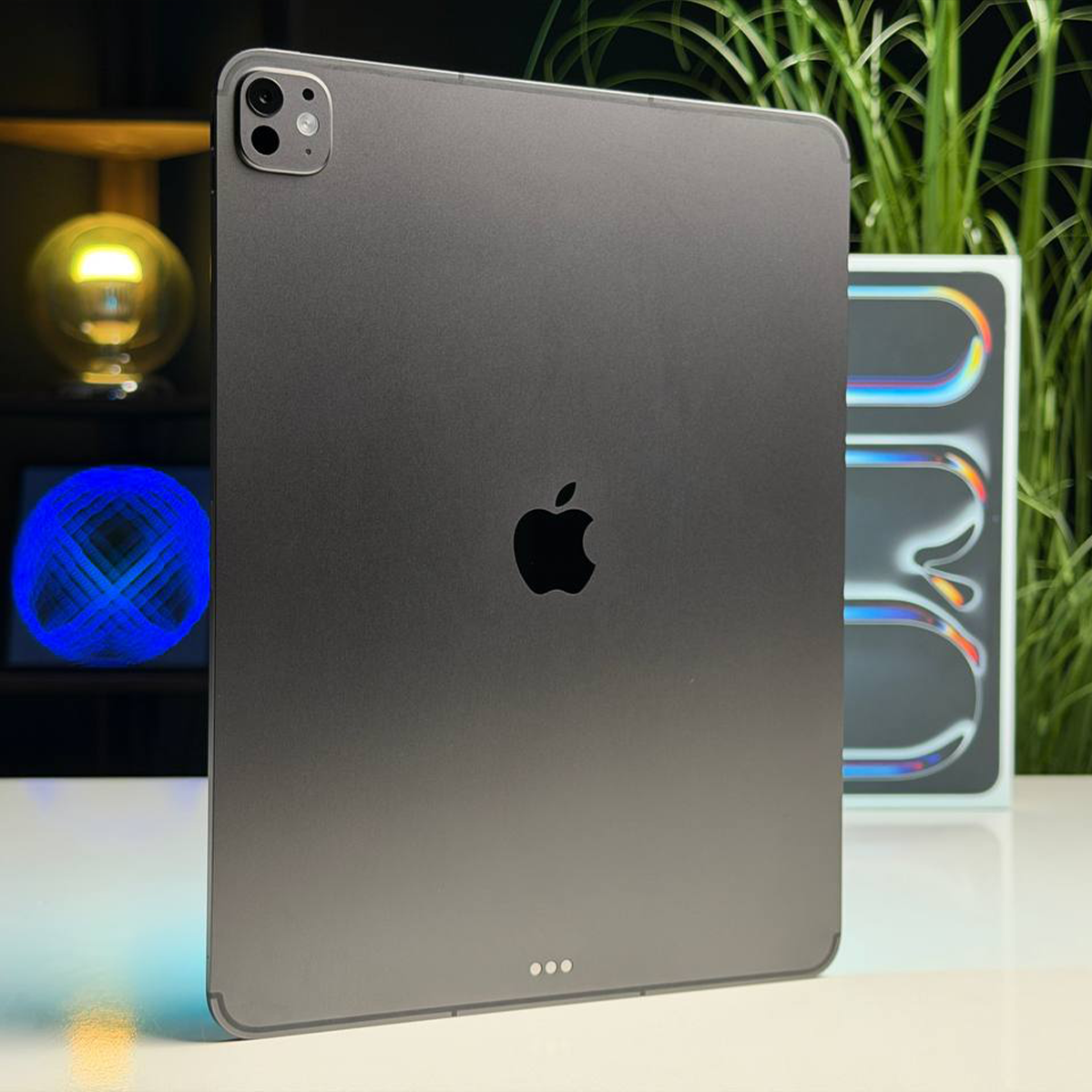 ВІТРИННИЙ Планшет Apple iPad Pro 13" M5 2025 Wi-Fi + Cellular 256GB with Standard glass - Space Black (ME7W4) - Стан: ідеальний | Акумулятор: 100% | Комплектація: повний | Гарантія: 3 міс.