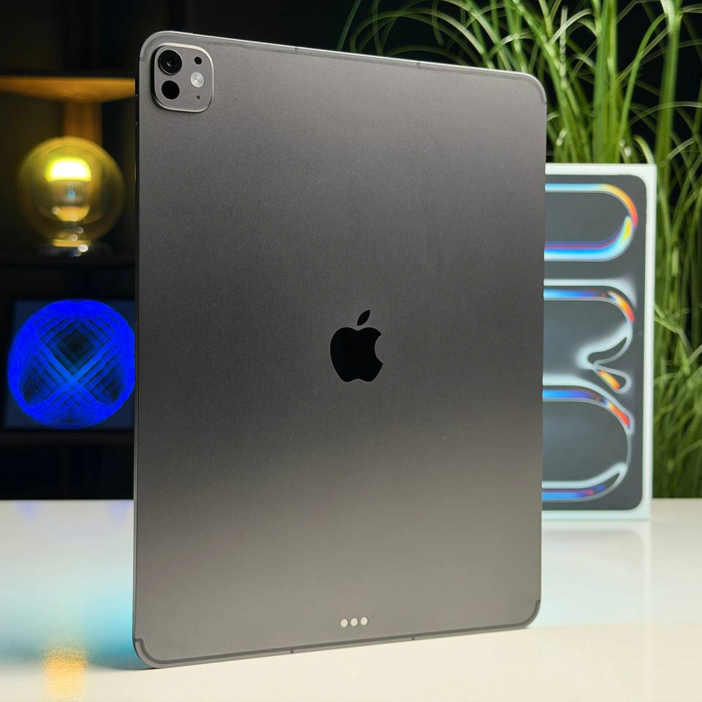 ВІТРИННИЙ Планшет Apple iPad Pro 13" M5 2025 Wi-Fi + Cellular 256GB with Standard glass - Space Black (ME7W4) - Стан: ідеальний | Акумулятор: 100% | Комплектація: повний | Гарантія: 3 міс.