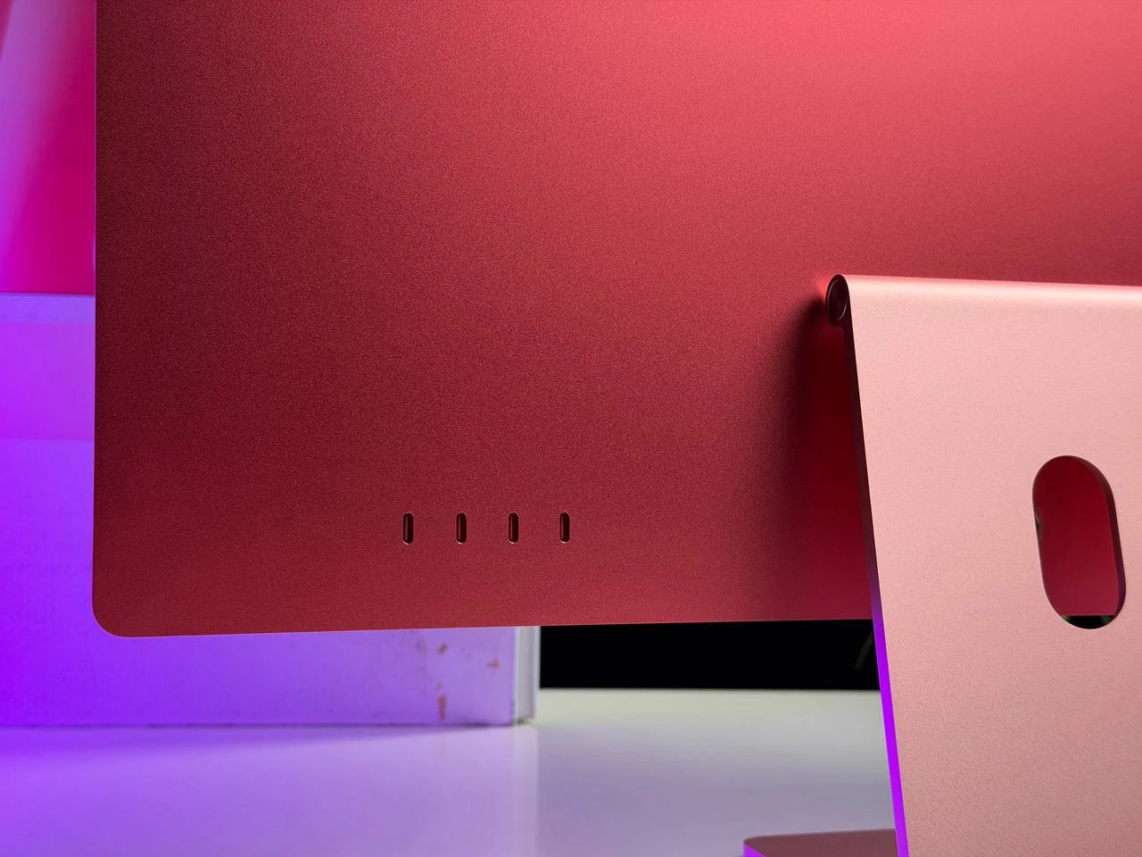ВЖИВАНИЙ Б/У Apple iMac 24" 2024 M4 8CPU/8GPU/16GB/512GB Pink (Z1E600085) - Состояние: хорошее | Комплектация: полный | Гарантия: 3 мес.