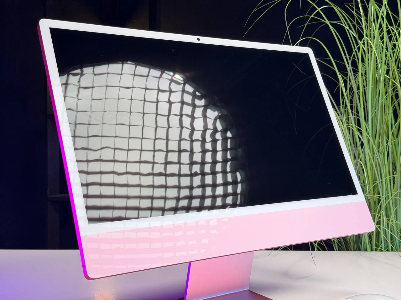 ВЖИВАНИЙ Б/У Apple iMac 24" 2024 M4 8CPU/8GPU/16GB/512GB Pink (Z1E600085) - Состояние: хорошее | Комплектация: полный | Гарантия: 3 мес.