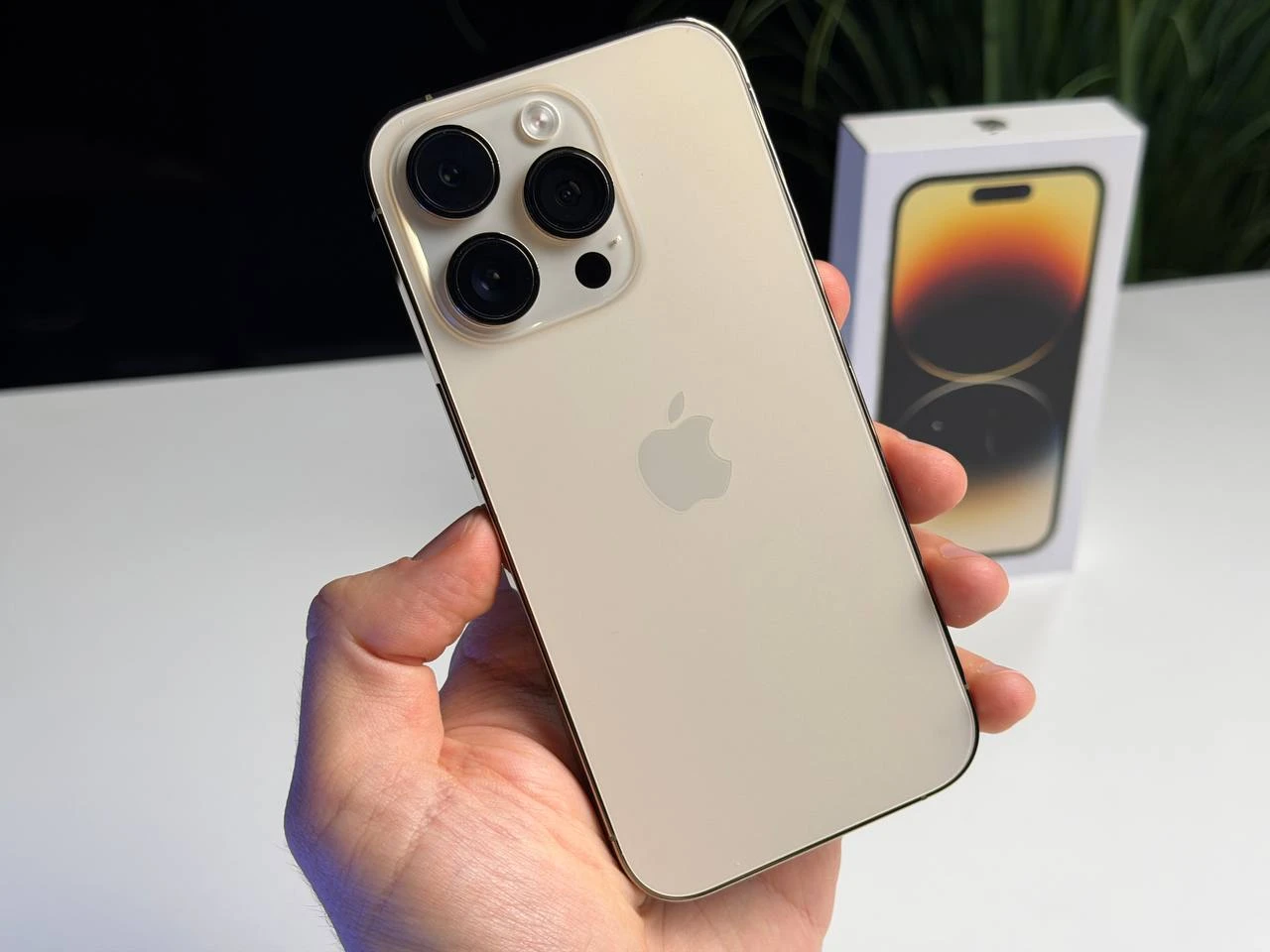 ВЖИВАНИЙ Б/У Apple iPhone 14 Pro 128GB Gold (MQ083) - Стан: гарний (мінялась камера) | Акумулятор: 100% | Комплектація: повний | Гарантія: 3 міс.