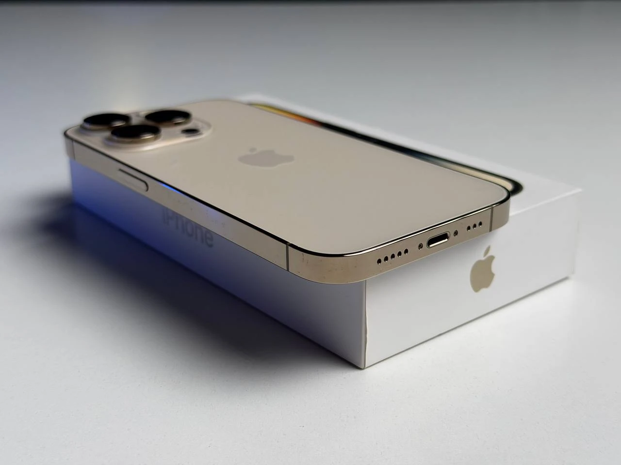 ВЖИВАНИЙ Б/У Apple iPhone 14 Pro 128GB Gold (MQ083) - Стан: гарний (мінялась камера) | Акумулятор: 100% | Комплектація: повний | Гарантія: 3 міс.