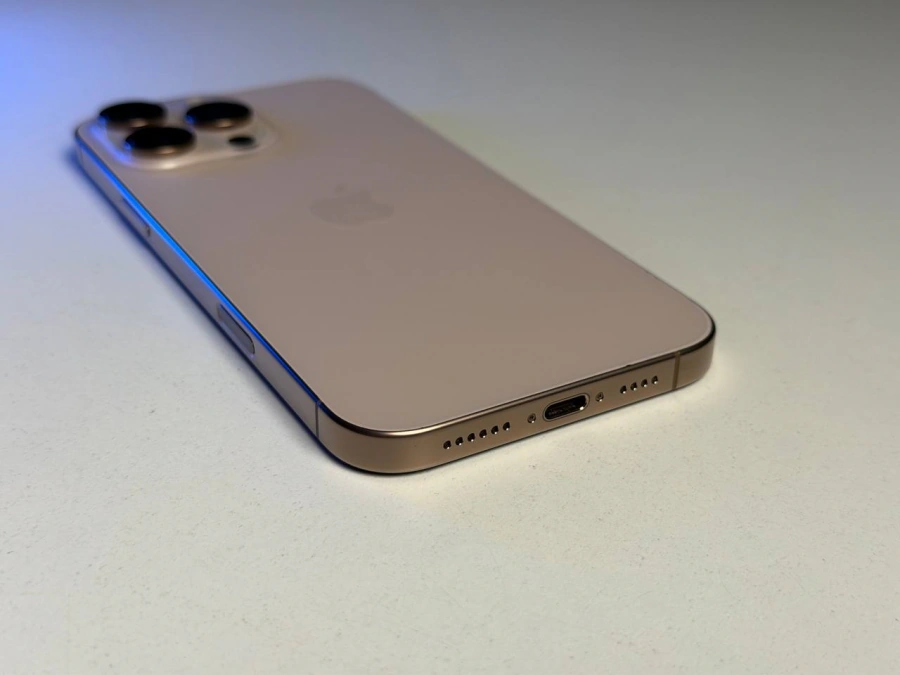 ВЖИВАНИЙ Б/У Apple iPhone 16 Pro Max 256GB Desert Titanium (MYWX3) - Стан: задовільний (мінявся корпус) | Акумулятор: 100% | Комплектація: iPhone, кабель | Гарантія: 3 міс.