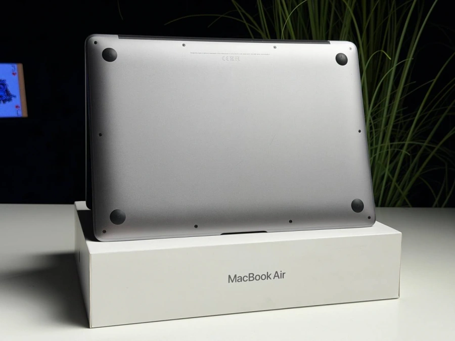 ВЖИВАНИЙ Б/У MacBook Air 13" M1/8CPU/7GPU/8GB/256GB Space Gray 2020 (MGN63) - Состояние: хорошее | Аккумулятор: 82% | Комплектация: полный | Гарантия: 3 мес.