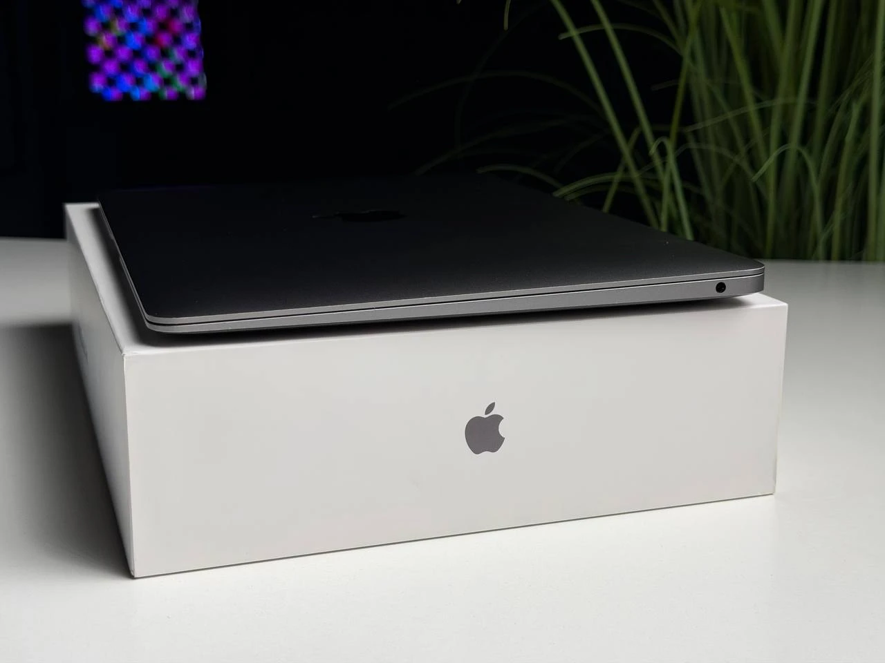 ВЖИВАНИЙ Б/У MacBook Air 13" M1/8CPU/7GPU/8GB/256GB Space Gray 2020 (MGN63) - Состояние: хорошее | Аккумулятор: 82% | Комплектация: полный | Гарантия: 3 мес.
