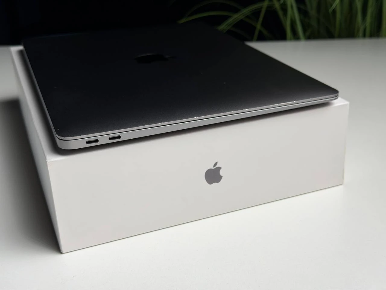 ВЖИВАНИЙ Б/У MacBook Air 13" M1/8CPU/7GPU/8GB/256GB Space Gray 2020 (MGN63) - Состояние: хорошее | Аккумулятор: 82% | Комплектация: полный | Гарантия: 3 мес.