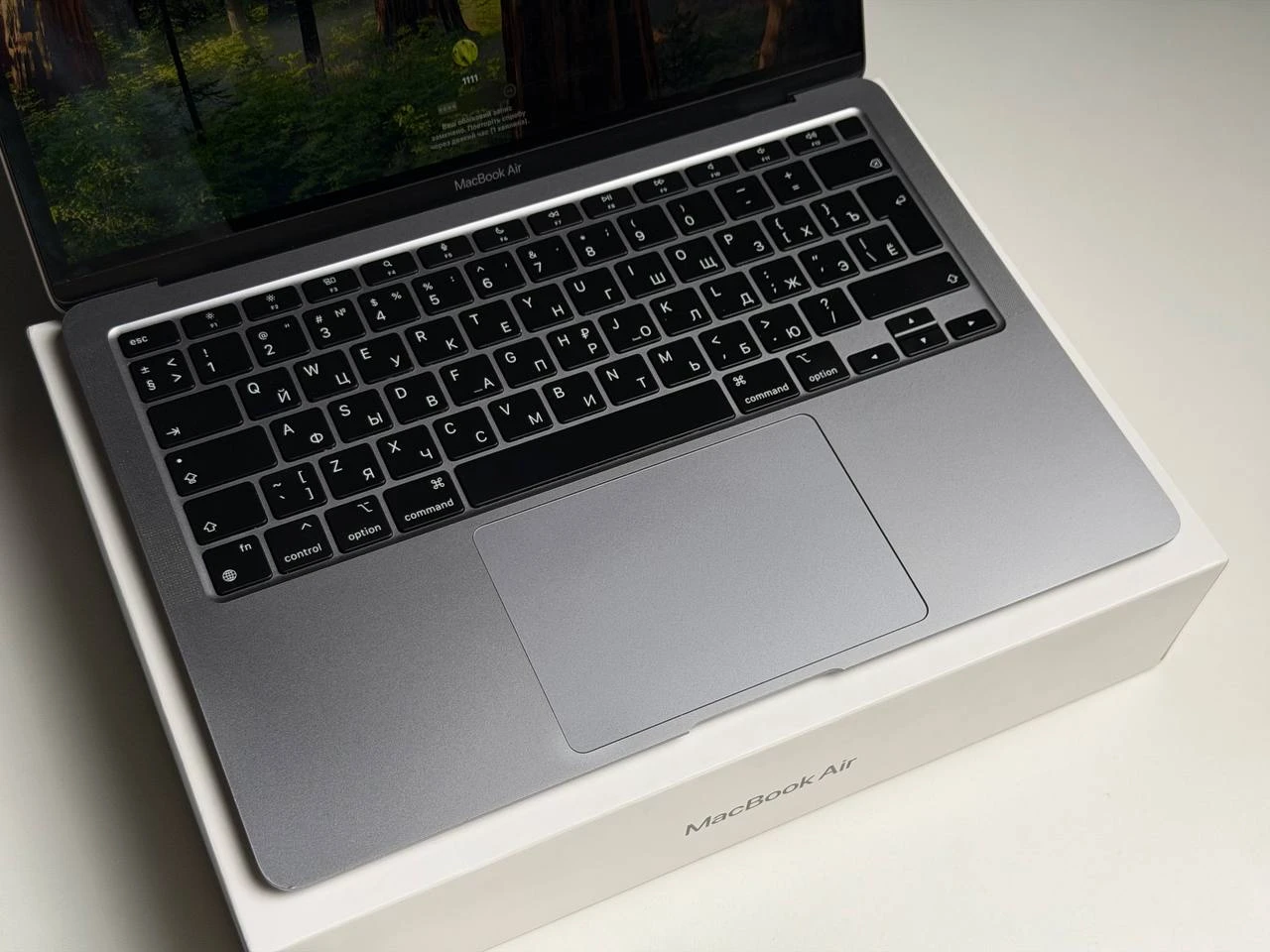 ВЖИВАНИЙ Б/У MacBook Air 13" M1/8CPU/7GPU/8GB/256GB Space Gray 2020 (MGN63) - Состояние: хорошее | Аккумулятор: 82% | Комплектация: полный | Гарантия: 3 мес.