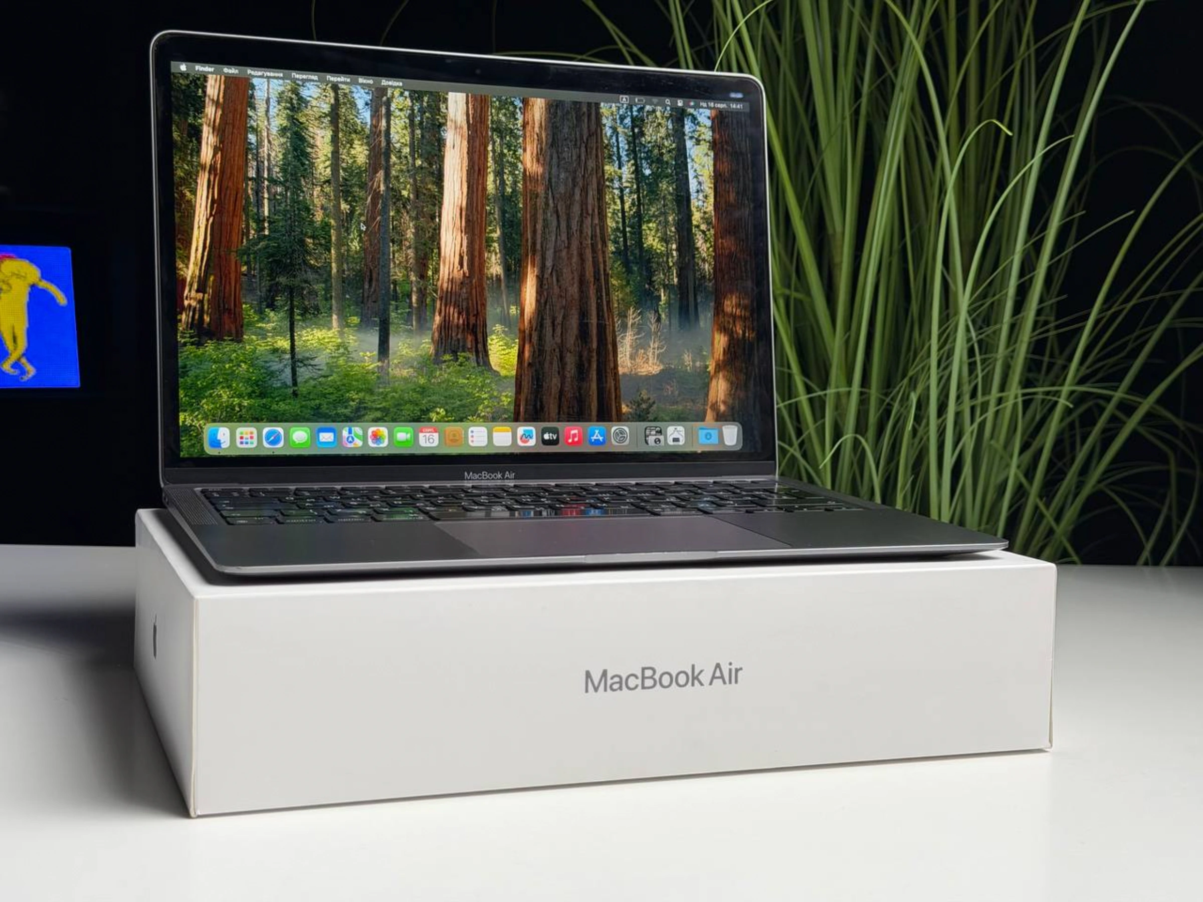 ВЖИВАНИЙ Б/У MacBook Air 13" M1/8CPU/7GPU/8GB/256GB Space Gray 2020 (MGN63) - Состояние: хорошее | Аккумулятор: 82% | Комплектация: полный | Гарантия: 3 мес.