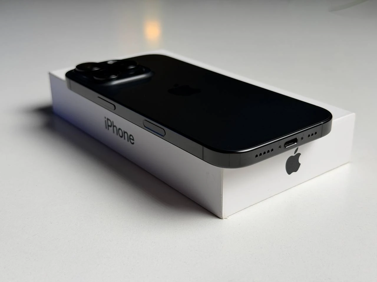 ВЖИВАНИЙ Б/У Apple iPhone 16 Pro 128GB Black Titanium (MYND3) - Состояние: хороший | Аккумулятор: 92% | Комплектация: полный | Гарантия: 3 мес.