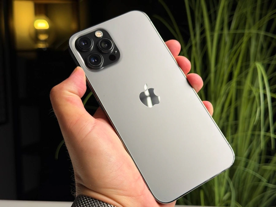 ВЖИВАНИЙ Б/У Apple iPhone 12 Pro Max 128GB Graphite (MGCF3, MGD73) - Стан: гарний (мілкі подряпини на екрані) | Акумулятор: 100% | Комплектація: iPhone, кабель | Гарантія: 3 міс.