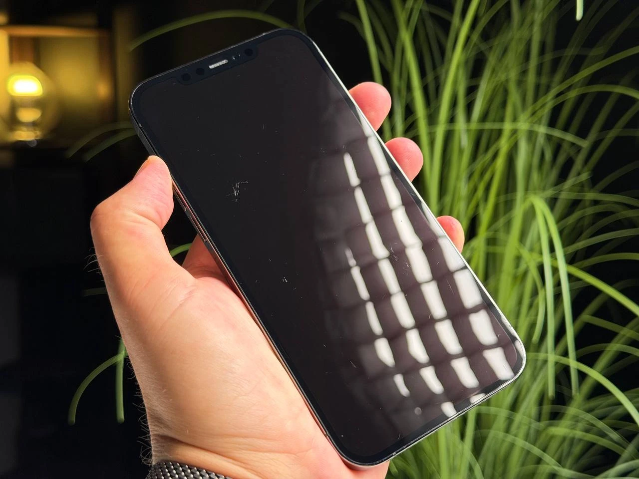 ВЖИВАНИЙ Б/У Apple iPhone 12 Pro Max 128GB Graphite (MGCF3, MGD73) - Стан: гарний (мілкі подряпини на екрані) | Акумулятор: 100% | Комплектація: iPhone, кабель | Гарантія: 3 міс.