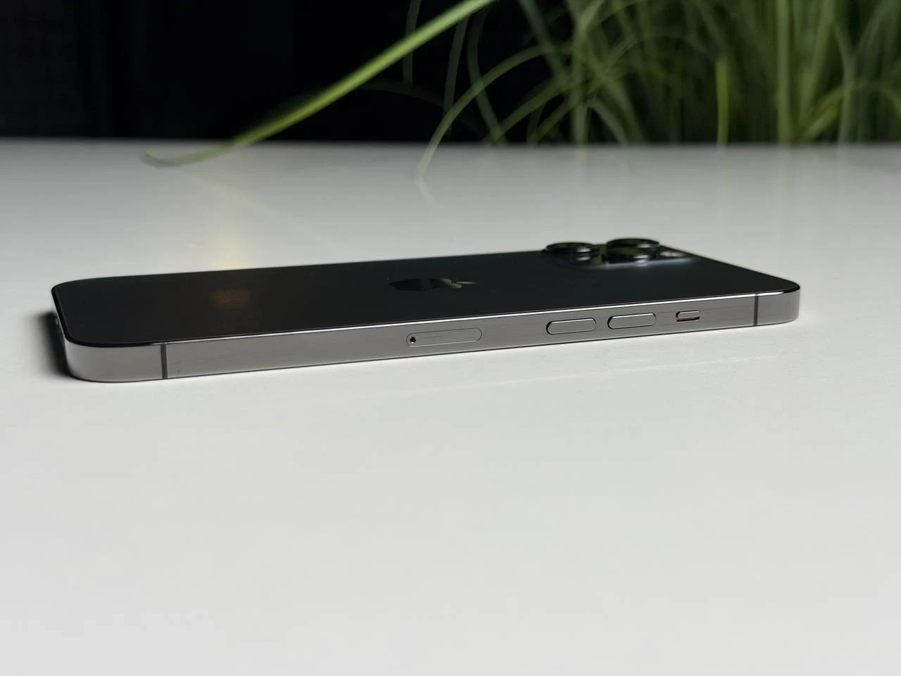 ВЖИВАНИЙ Б/У Apple iPhone 12 Pro Max 128GB Graphite (MGCF3, MGD73) - Стан: гарний (мілкі подряпини на екрані) | Акумулятор: 100% | Комплектація: iPhone, кабель | Гарантія: 3 міс.
