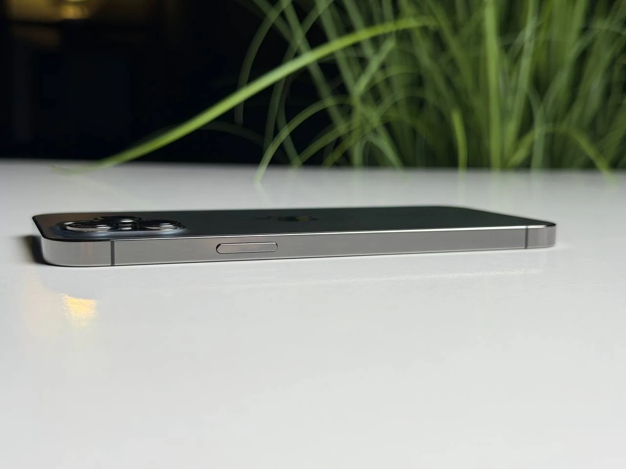 ВЖИВАНИЙ Б/У Apple iPhone 12 Pro Max 128GB Graphite (MGCF3, MGD73) - Стан: гарний (мілкі подряпини на екрані) | Акумулятор: 100% | Комплектація: iPhone, кабель | Гарантія: 3 міс.