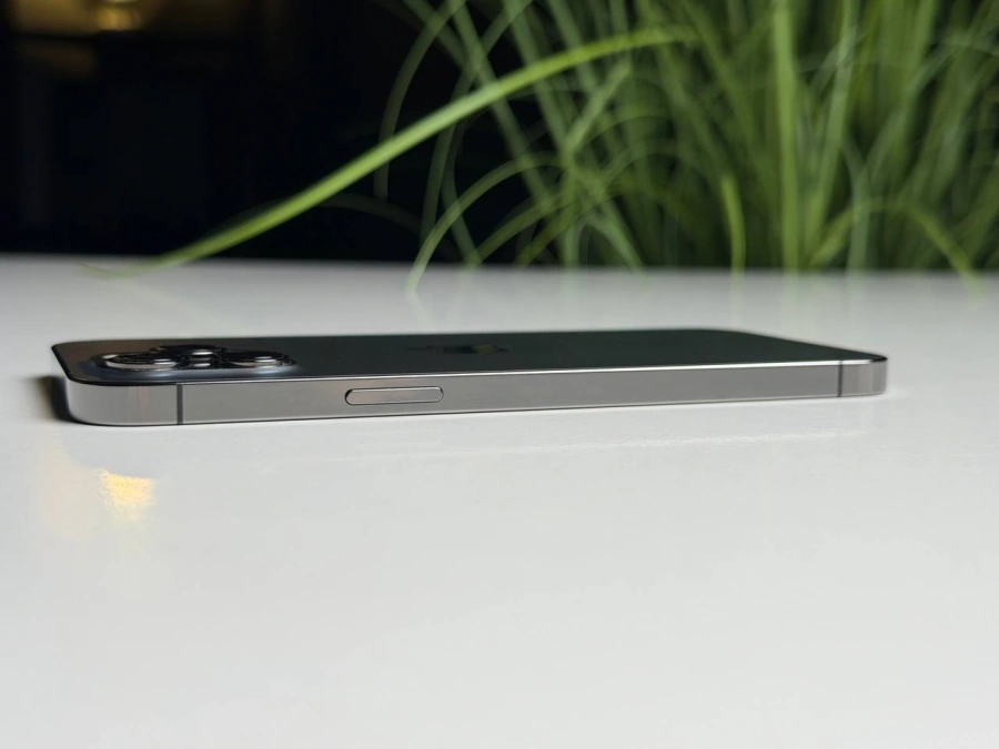 ВЖИВАНИЙ Б/У Apple iPhone 12 Pro Max 128GB Graphite (MGCF3, MGD73) - Стан: гарний (мілкі подряпини на екрані) | Акумулятор: 100% | Комплектація: iPhone, кабель | Гарантія: 3 міс.