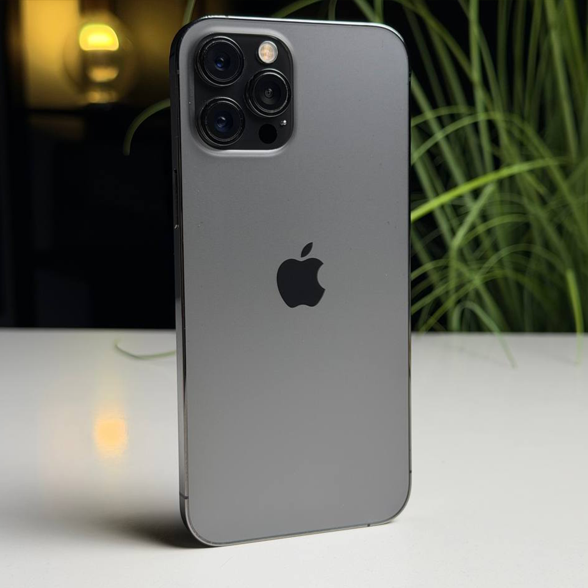ВЖИВАНИЙ Б/У Apple iPhone 12 Pro Max 128GB Graphite (MGCF3, MGD73) - Стан: гарний (мілкі подряпини на екрані) | Акумулятор: 100% | Комплектація: iPhone, кабель | Гарантія: 3 міс.