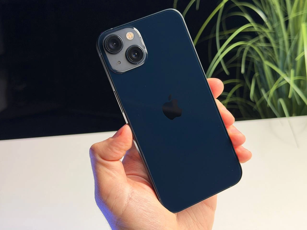 ВЖИВАНИЙ Б/У Apple iPhone 13 128GB Midnight (MLML3, MLPF3) - Состояние: хороший | Аккумулятор: 100% | Комплектация: iPhone, кабель | Гарантия: 3 мес.