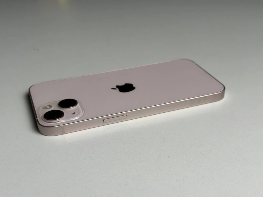 ВЖИВАНИЙ Б/У Apple iPhone 13 128GB Pink (MLMN3, MLPH3) - Стан: гарний | Акумулятор: 100% | Комплектація: повний | Гарантія: 3 міс.