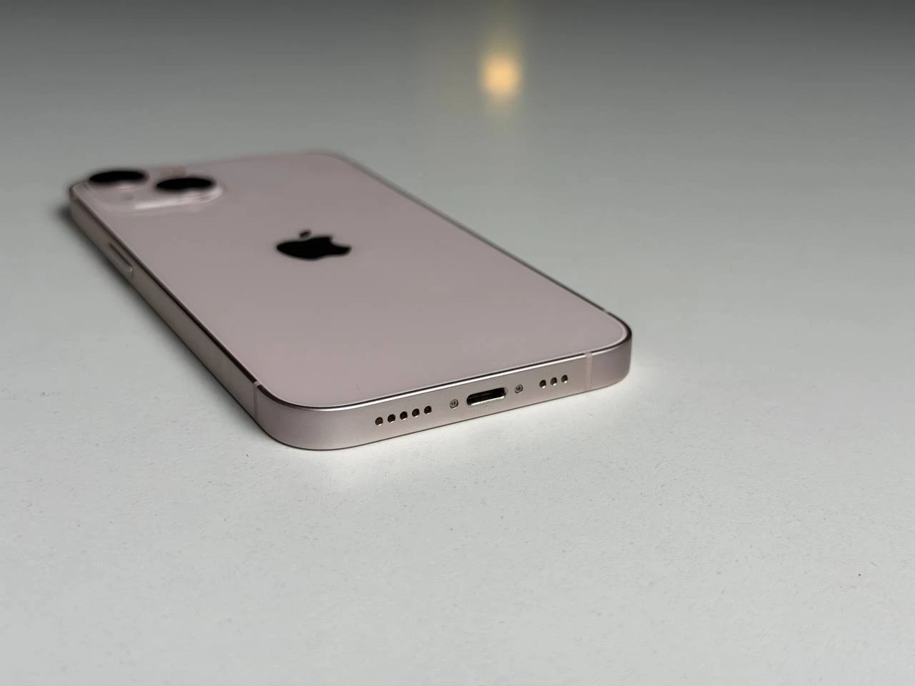ВЖИВАНИЙ Б/У Apple iPhone 13 128GB Pink (MLMN3, MLPH3) - Стан: гарний | Акумулятор: 100% | Комплектація: повний | Гарантія: 3 міс.