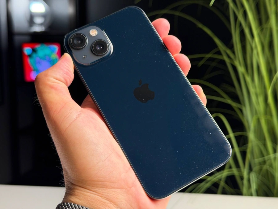 ВЖИВАНИЙ Б/У Apple iPhone 13 256GB Midnight (MLMU3, MLQ63) - Стан: задовільний | Акумулятор: 100% | Комплектація: iPhone, кабель | Гарантія: 3 міс.