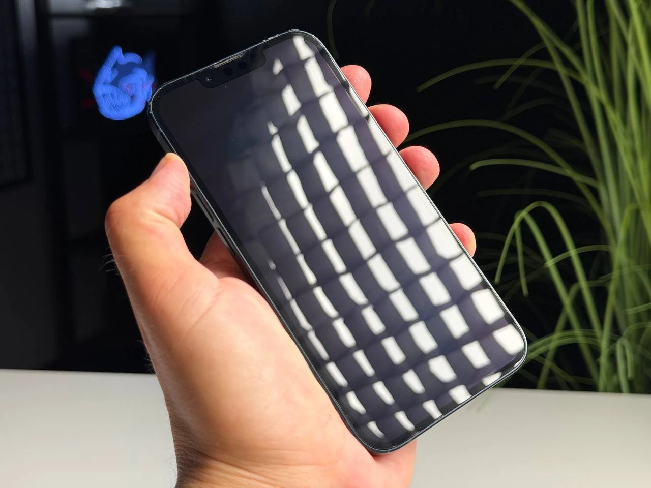 ВЖИВАНИЙ Б/У Apple iPhone 13 256GB Midnight (MLMU3, MLQ63) - Стан: задовільний | Акумулятор: 100% | Комплектація: iPhone, кабель | Гарантія: 3 міс.