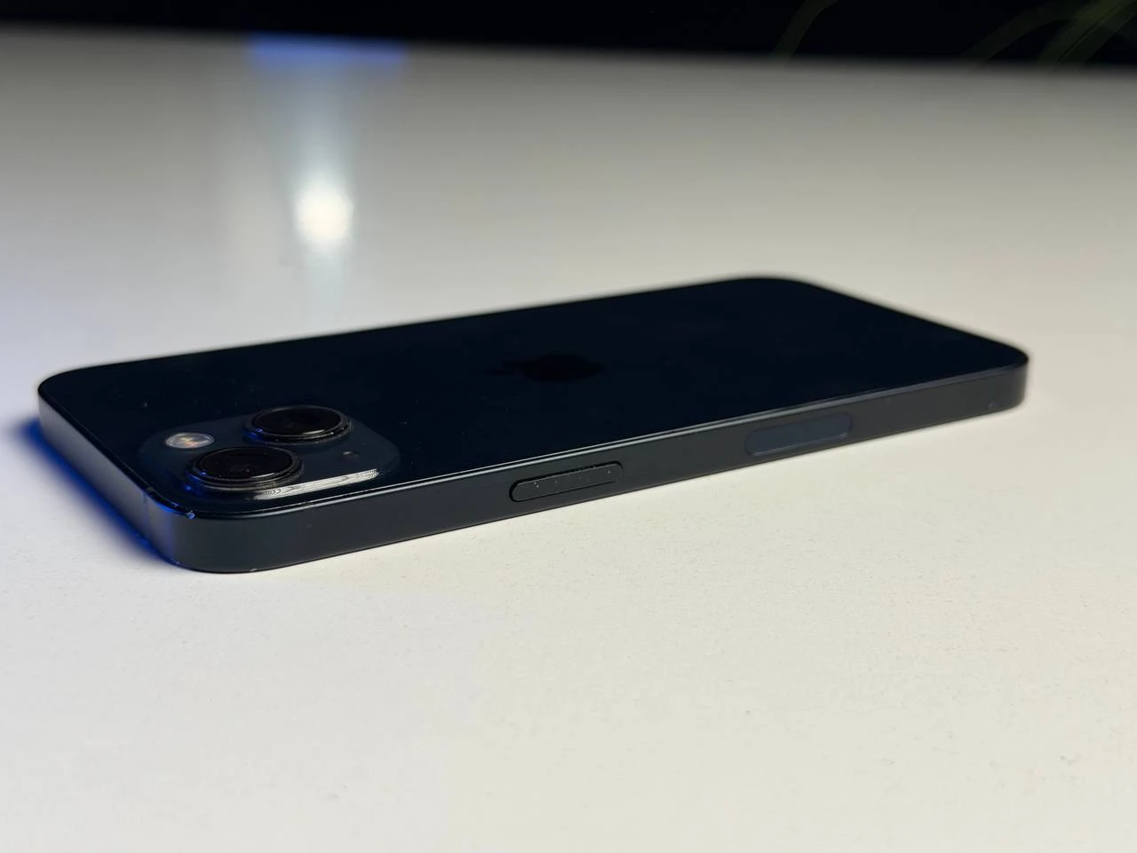 ВЖИВАНИЙ Б/У Apple iPhone 13 256GB Midnight (MLMU3, MLQ63) - Стан: задовільний | Акумулятор: 100% | Комплектація: iPhone, кабель | Гарантія: 3 міс.
