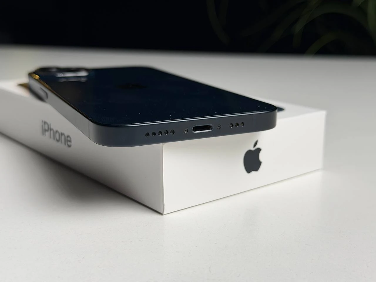 ВЖИВАНИЙ Б/У Apple iPhone 13 256GB Midnight (MLMU3, MLQ63) - Стан: гарний | Акумулятор: 88% | Комплектація: повний | Гарантія: 3 міс.