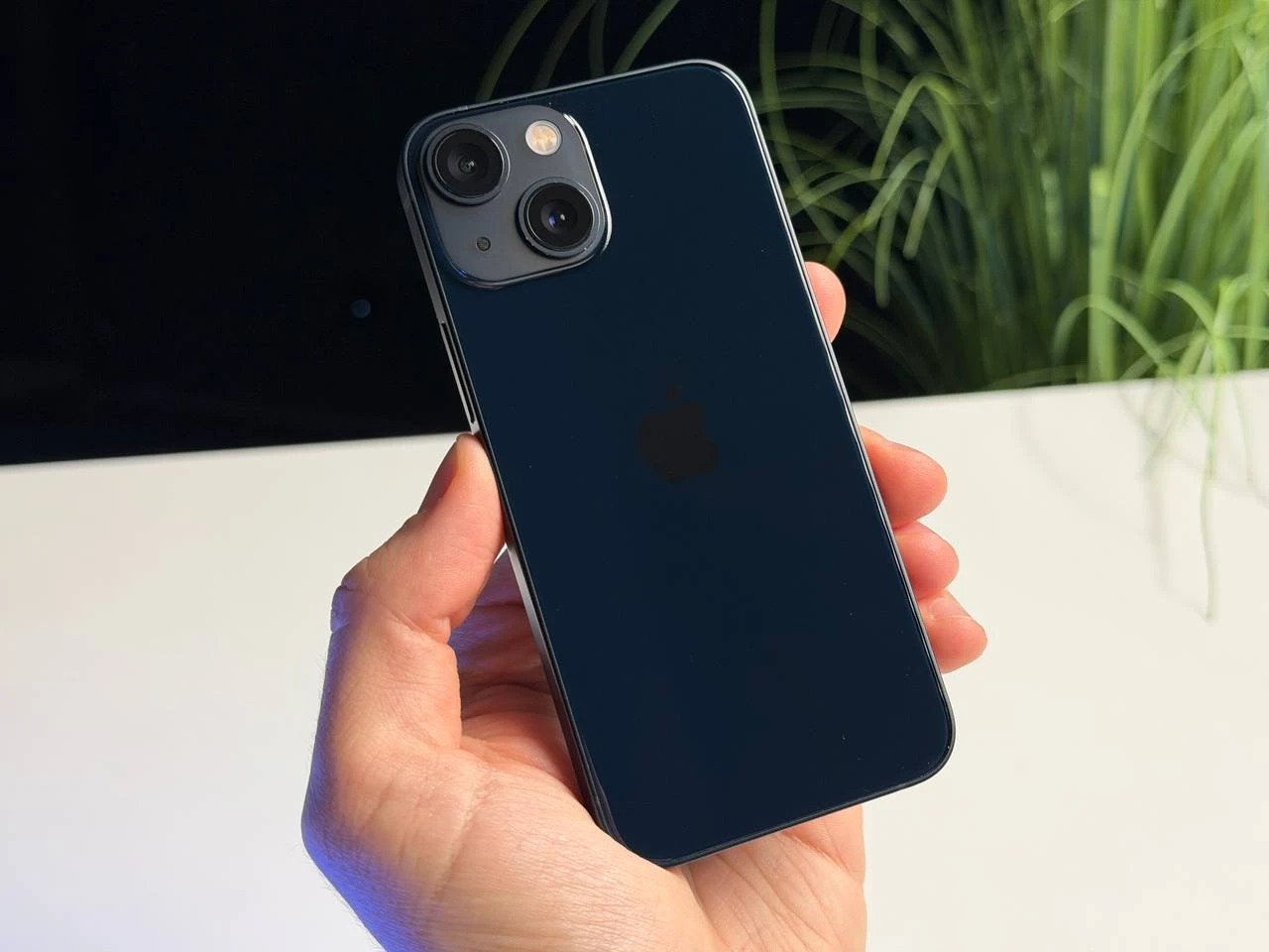 ВЖИВАНИЙ Б/У Apple iPhone 13 Mini 128GB Midnight (MLHM3, MLK03) - Состояние: хороший | Аккумулятор: 100% | Комплектация: iPhone, кабель | Гарантия: 3 мес.