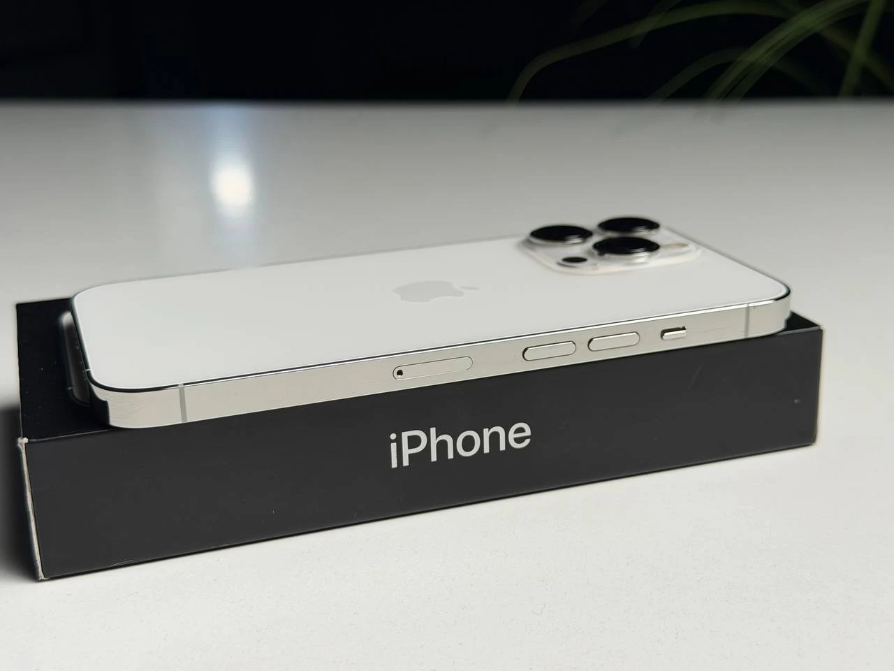 ВЖИВАНИЙ Б/У Apple iPhone 13 Pro 256GB Silver (MLTX3, MLVF3) - Стан: гарний | Акумулятор: 100% | Комплектація: повний | Гарантія: 3 міс.