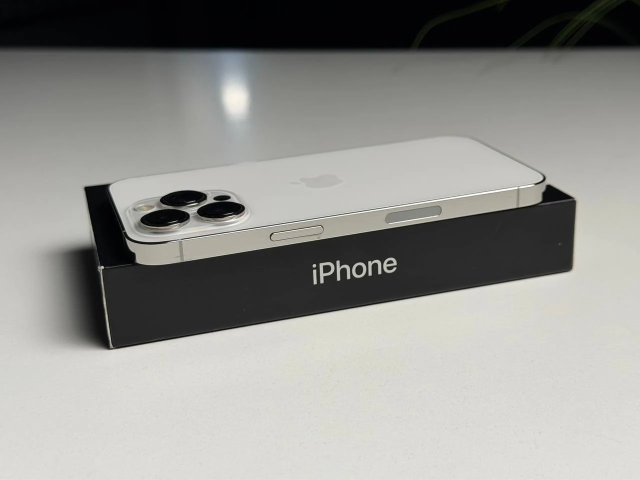 ВЖИВАНИЙ Б/У Apple iPhone 13 Pro 256GB Silver (MLTX3, MLVF3) - Стан: гарний | Акумулятор: 100% | Комплектація: повний | Гарантія: 3 міс.