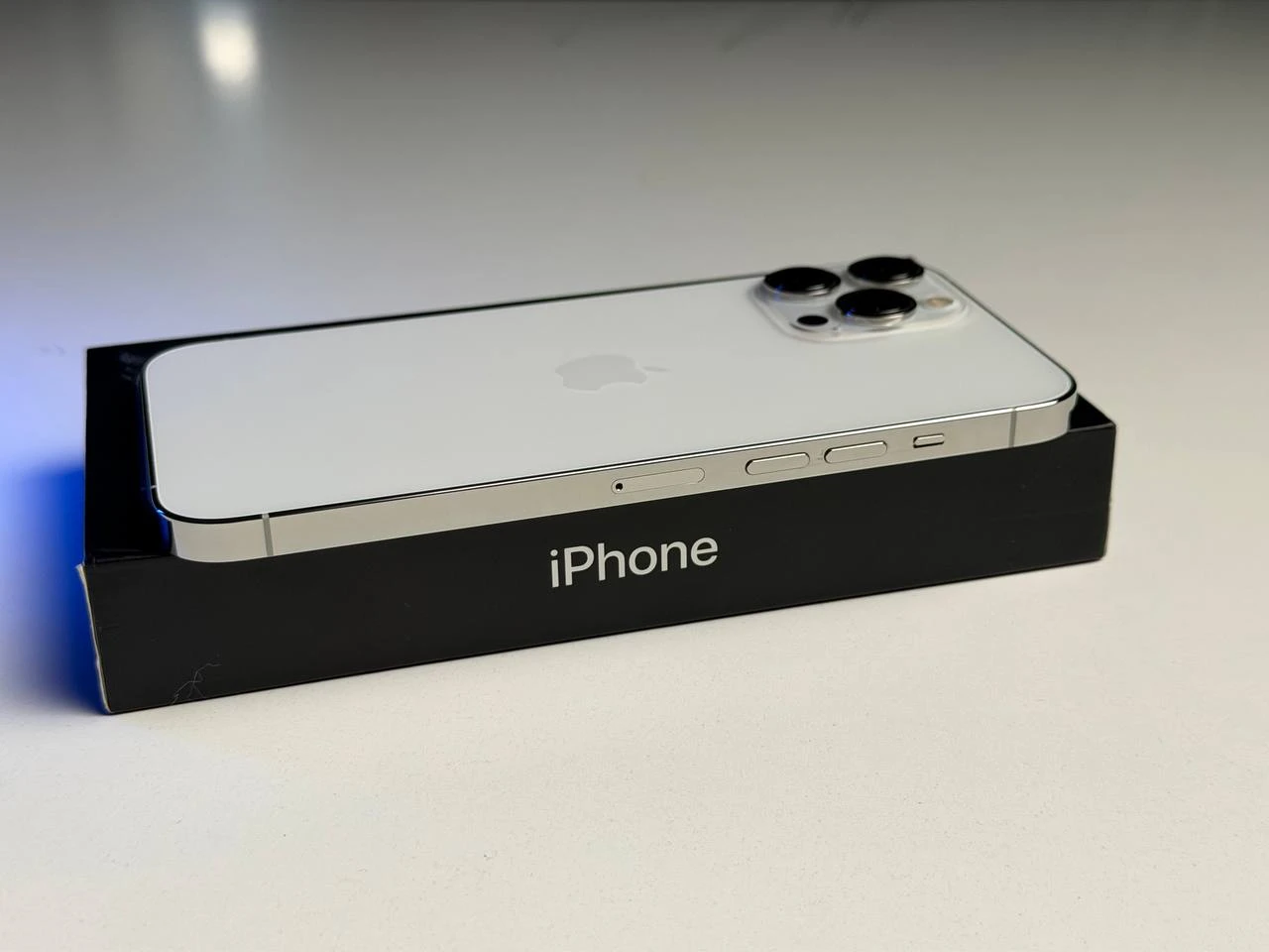 ВЖИВАНИЙ Б/У Apple iPhone 13 Pro Max 128GB Silver (MLKM3, MLL73) - Стан: гарний | Акумулятор: 100% | Комплектація: повний | Гарантія: 3 міс.