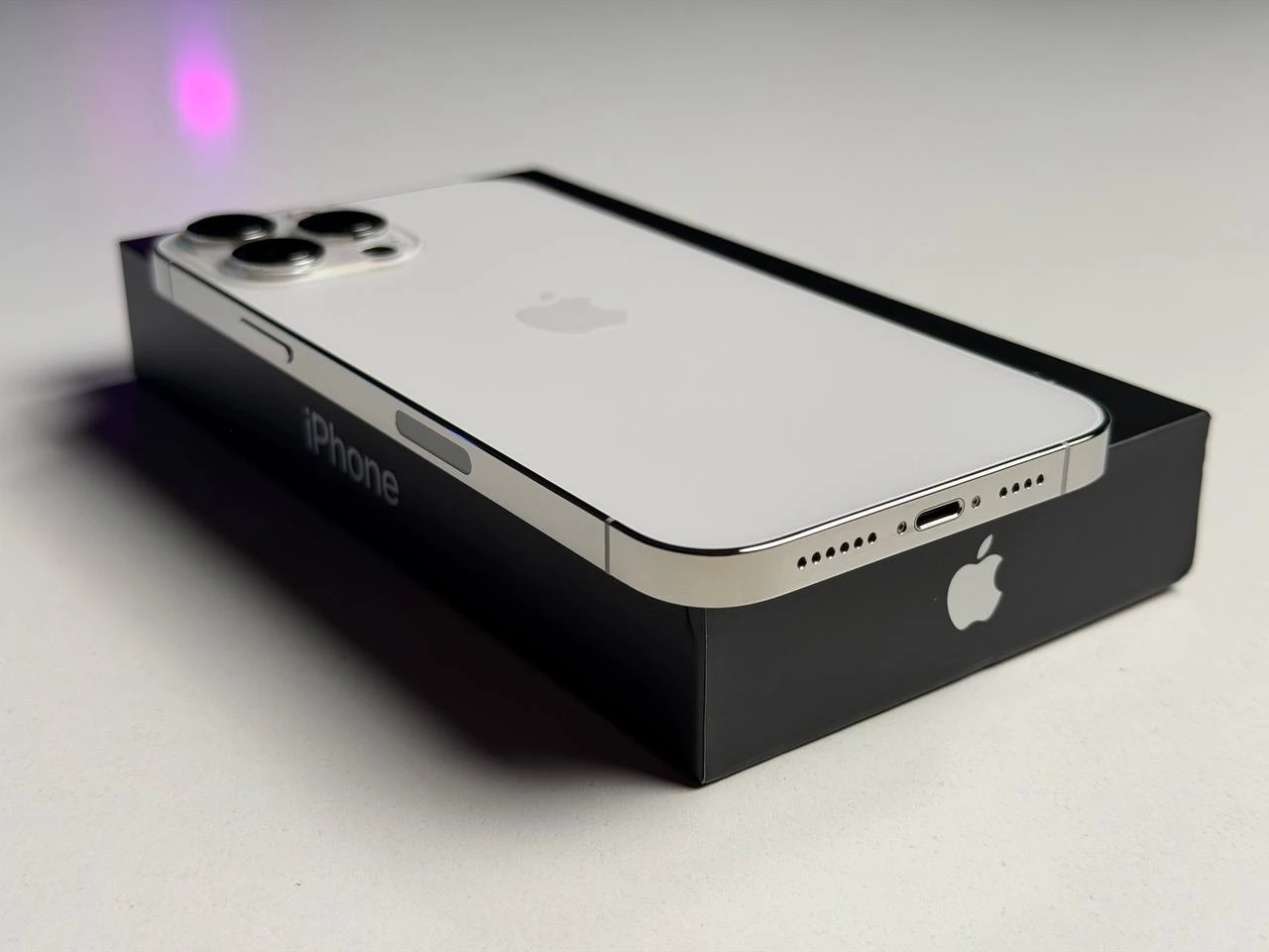 ВЖИВАНИЙ Б/У Apple iPhone 13 Pro Max 128GB Silver (MLKM3, MLL73) - Состояние: хороший | Аккумулятор: 100% | Комплектация: полный | Гарантия: 3 мес.