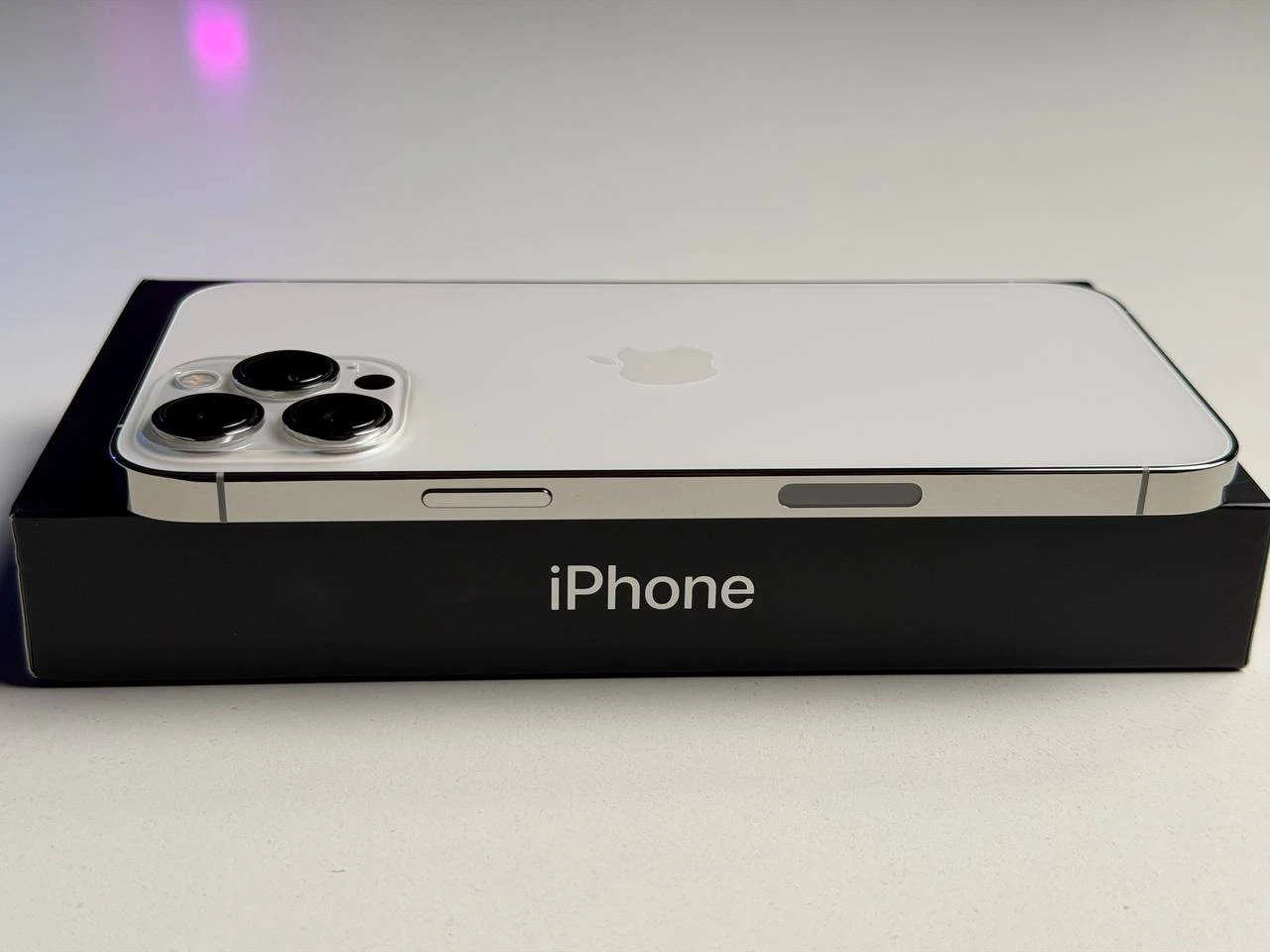 ВЖИВАНИЙ Б/У Apple iPhone 13 Pro Max 128GB Silver (MLKM3, MLL73) - Состояние: хороший | Аккумулятор: 100% | Комплектация: полный | Гарантия: 3 мес.