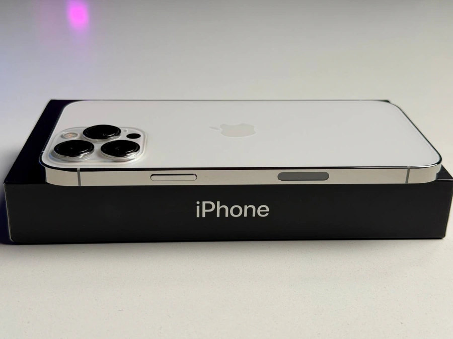 ВЖИВАНИЙ Б/У Apple iPhone 13 Pro Max 128GB Silver (MLKM3, MLL73) - Состояние: хороший | Аккумулятор: 100% | Комплектация: полный | Гарантия: 3 мес.