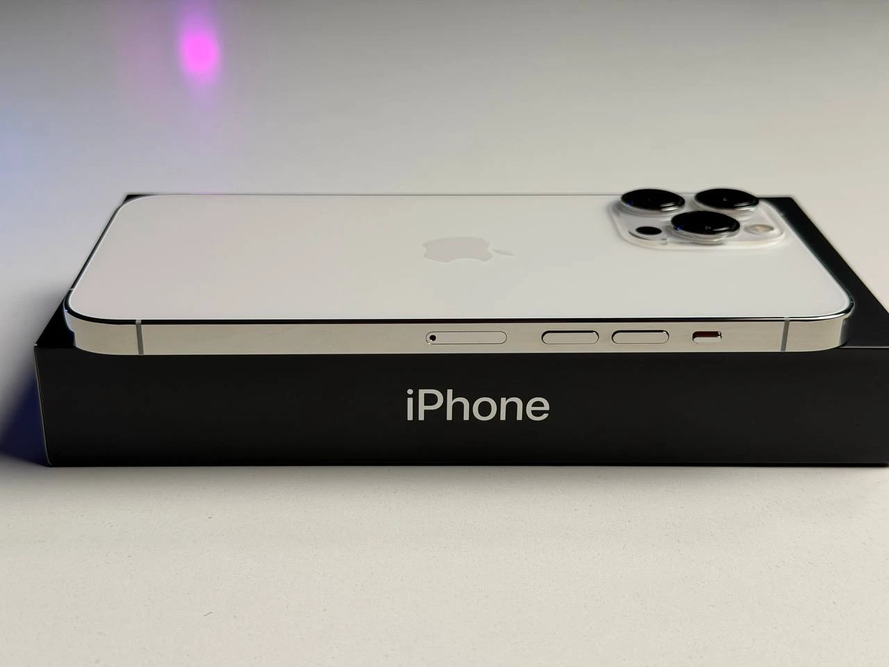 ВЖИВАНИЙ Б/У Apple iPhone 13 Pro Max 128GB Silver (MLKM3, MLL73) - Состояние: хороший | Аккумулятор: 100% | Комплектация: полный | Гарантия: 3 мес.