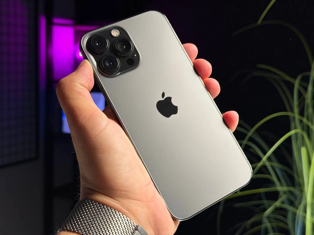 ВЖИВАНИЙ Б/У Apple iPhone 13 Pro Max 1TB Graphite (MLL23, MLLK3) - Состояние: хороший | Аккумулятор: 100% | Комплектация: iPhone, кабель | Гарантия: 3 мес.