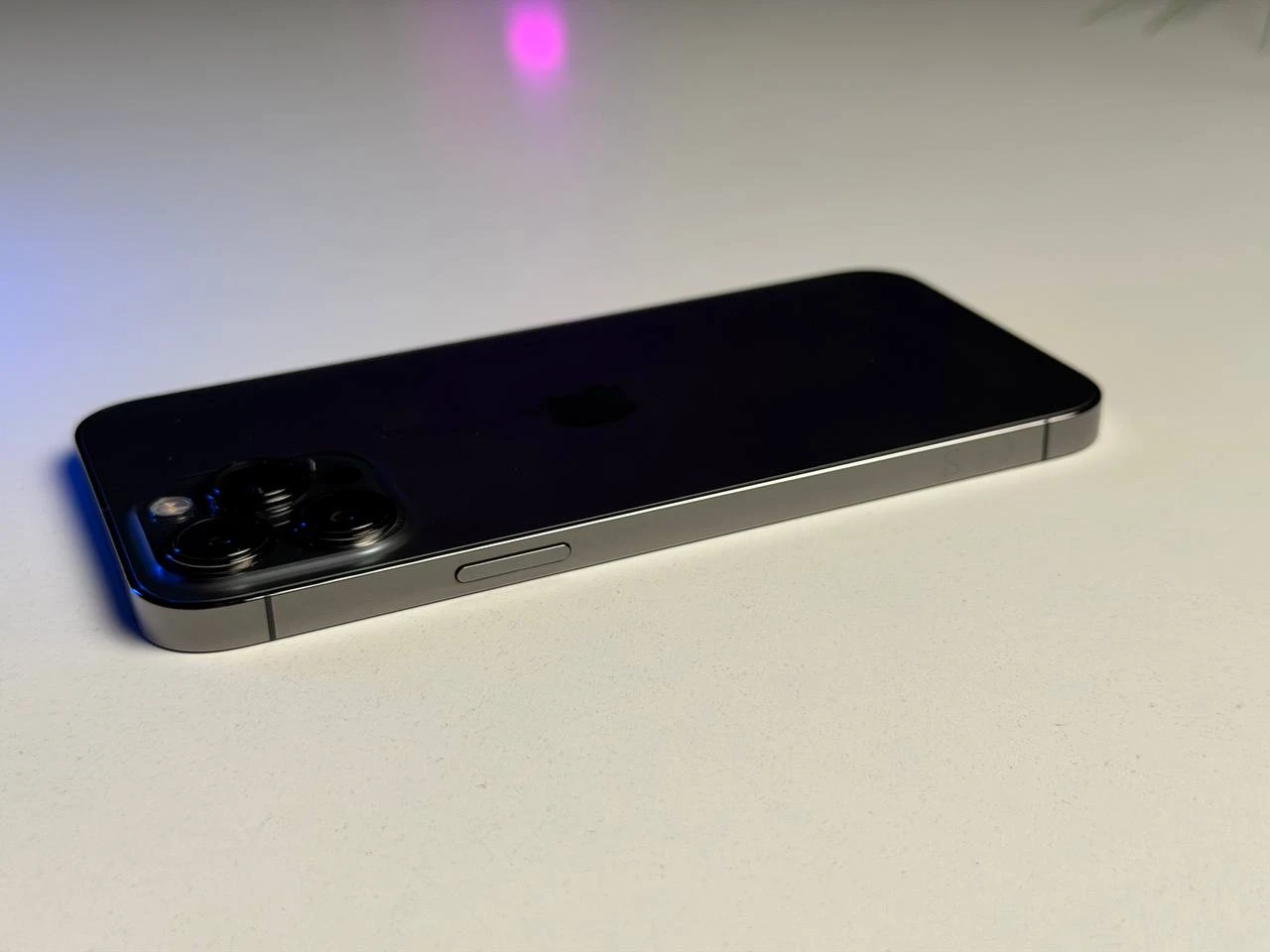 ВЖИВАНИЙ Б/У Apple iPhone 13 Pro Max 1TB Graphite (MLL23, MLLK3) - Состояние: хороший | Аккумулятор: 100% | Комплектация: iPhone, кабель | Гарантия: 3 мес.