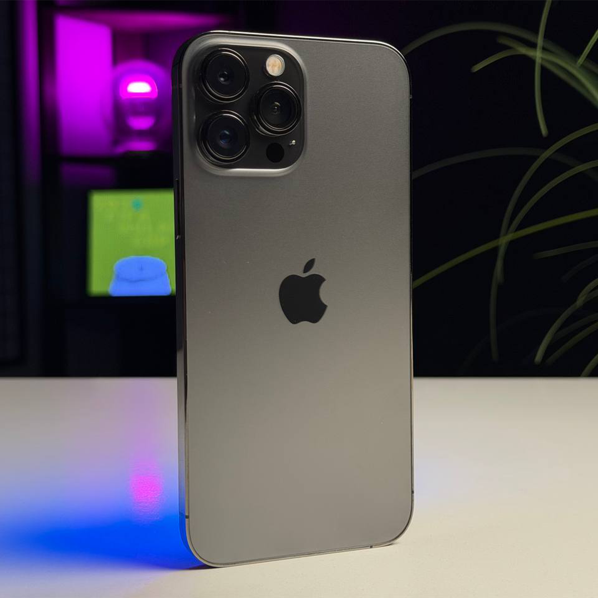 ВЖИВАНИЙ Б/У Apple iPhone 13 Pro Max 1TB Graphite (MLL23, MLLK3) - Состояние: хороший | Аккумулятор: 100% | Комплектация: iPhone, кабель | Гарантия: 3 мес.