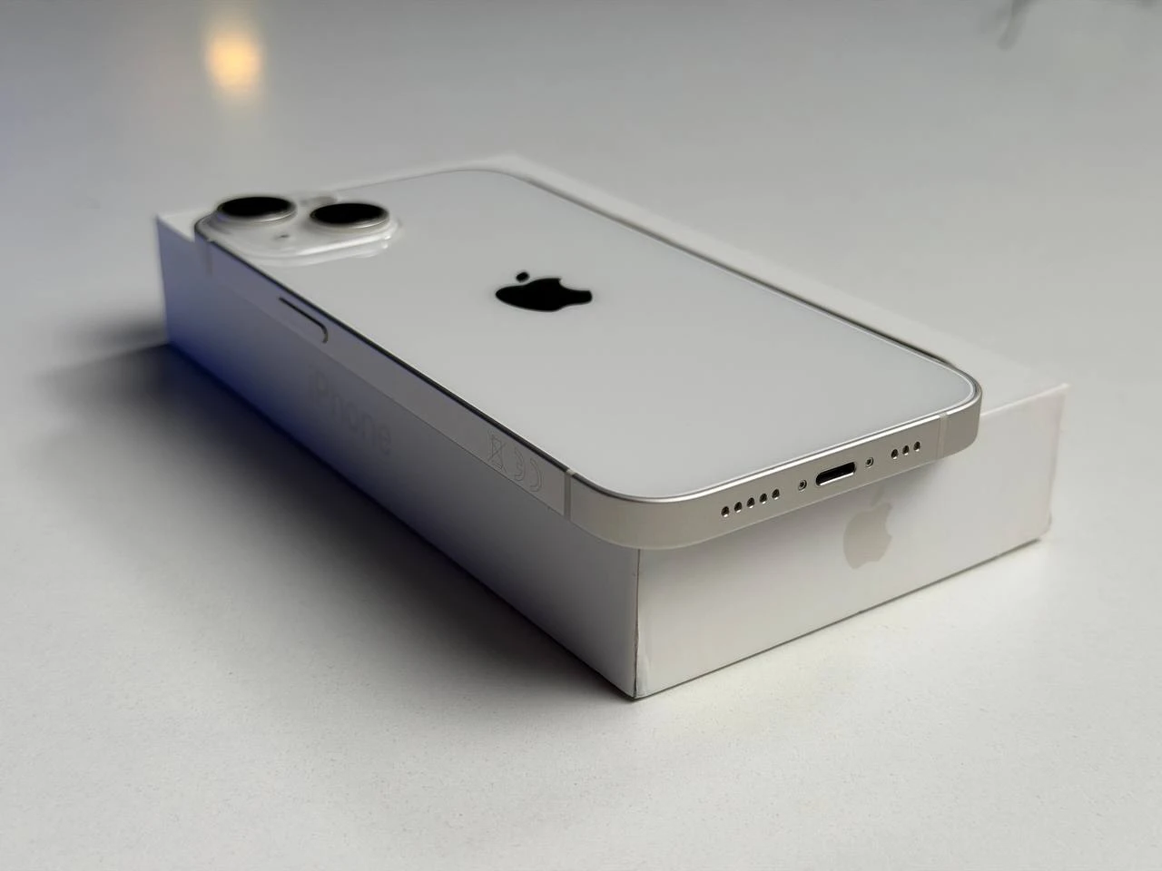 ВЖИВАНИЙ Б/У Apple iPhone 14 256GB Starlight (MPW43) - Состояние: хороший | Аккумулятор: 100% | Комплектация: полный | Гарантия: 3 мес.