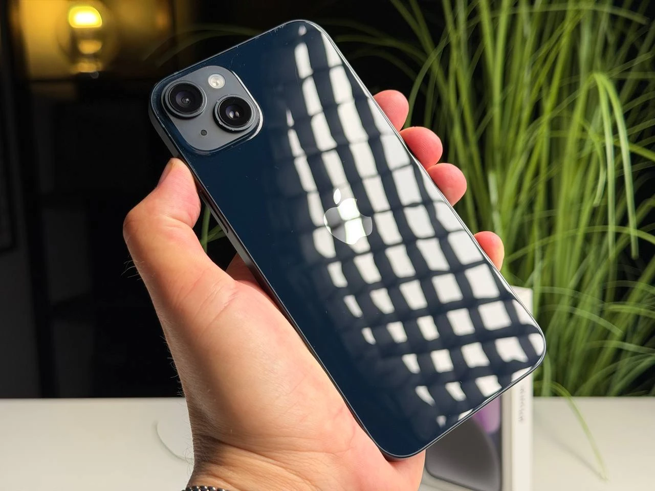 ВЖИВАНИЙ Б/У Apple iPhone 14 Plus 256GB Midnight (MQ533) - Стан: гарний (подряпини на екрані) | Акумулятор: 100% | Комплектація: повний | Гарантія: 3 міс.