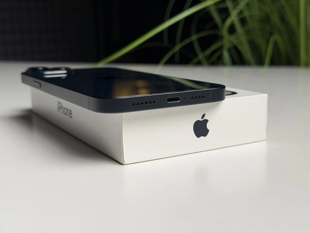ВЖИВАНИЙ Б/У Apple iPhone 14 Plus 256GB Midnight (MQ533) - Стан: гарний (подряпини на екрані) | Акумулятор: 100% | Комплектація: повний | Гарантія: 3 міс.