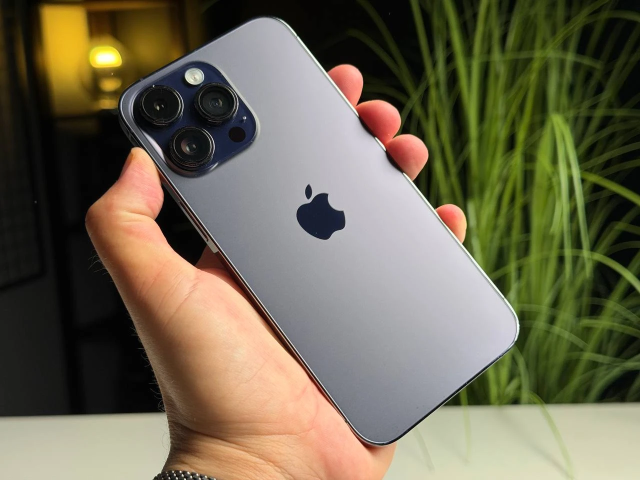 ВЖИВАНИЙ Б/У Apple iPhone 14 Pro Max 128GB Deep Purple (MQ9T3) - Состояние: хороший | Аккумулятор: 100% | Комплектация: iPhone, кабель | Гарантия: 3 мес.