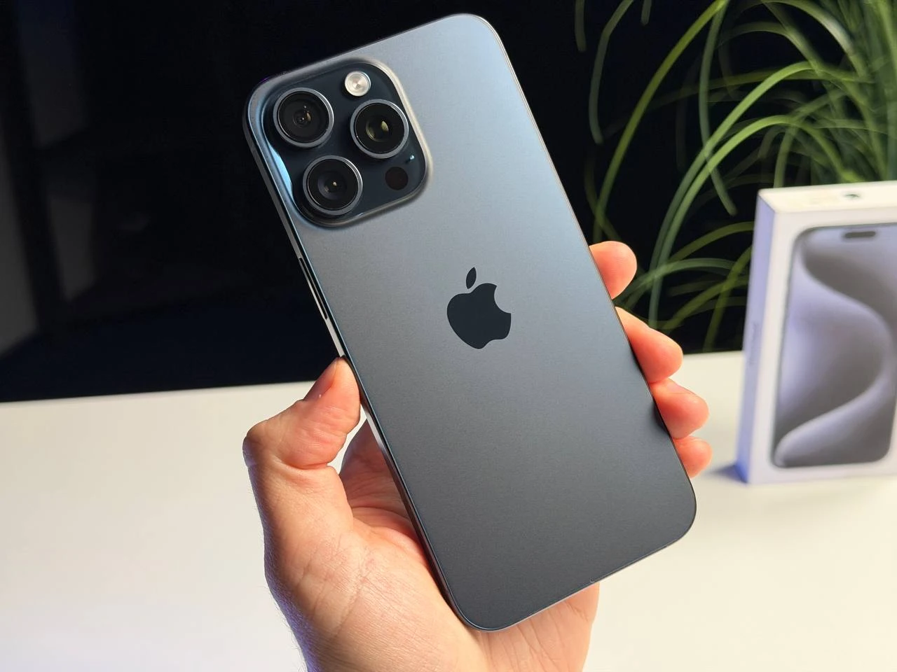 ВЖИВАНИЙ Б/У Apple iPhone 15 Pro Max 256GB Blue Titanium (MU7A3) - Состояние: хороший | Аккумулятор: 100% | Комплектация: полный | Гарантия: 3 мес.