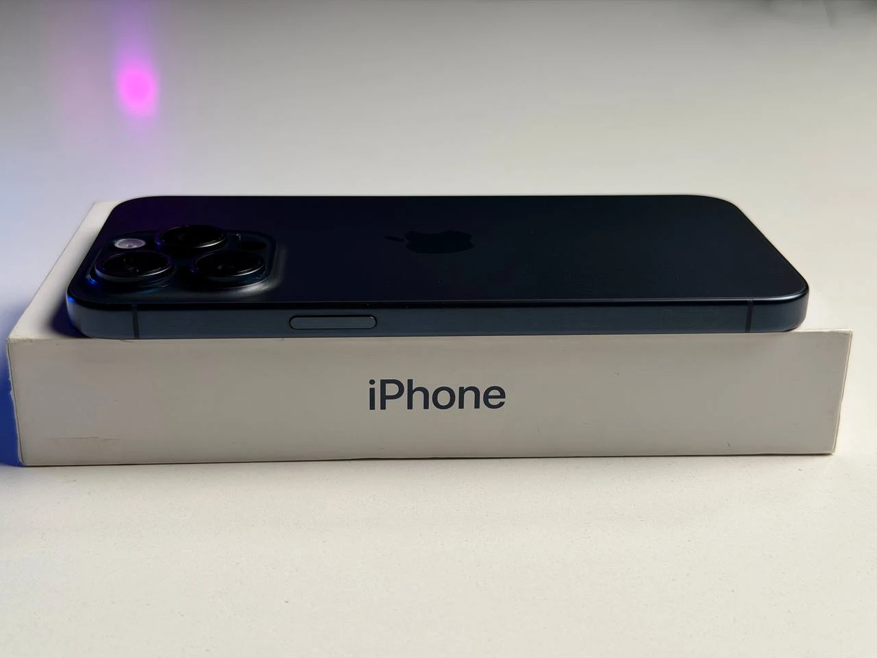 ВЖИВАНИЙ Б/У Apple iPhone 15 Pro Max 256GB Blue Titanium (MU7A3) - Состояние: хороший | Аккумулятор: 100% | Комплектация: полный | Гарантия: 3 мес.